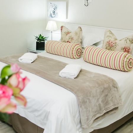Wagon Wheel Country Lodge Бофорт-Уэст Экстерьер фото