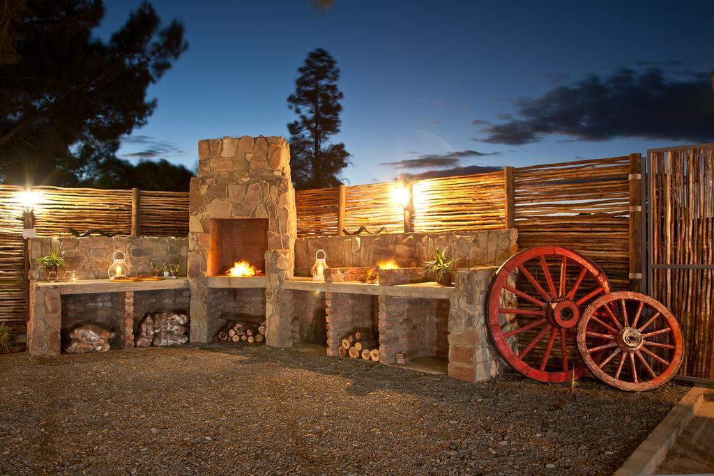 Wagon Wheel Country Lodge Бофорт-Уэст Экстерьер фото