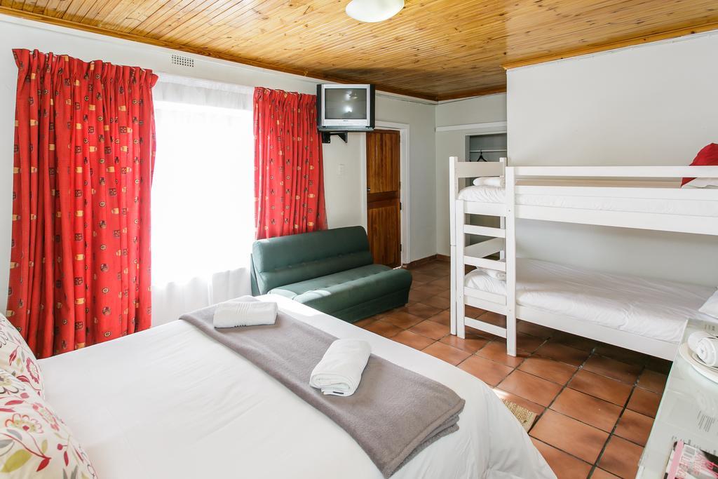 Wagon Wheel Country Lodge Бофорт-Уэст Экстерьер фото