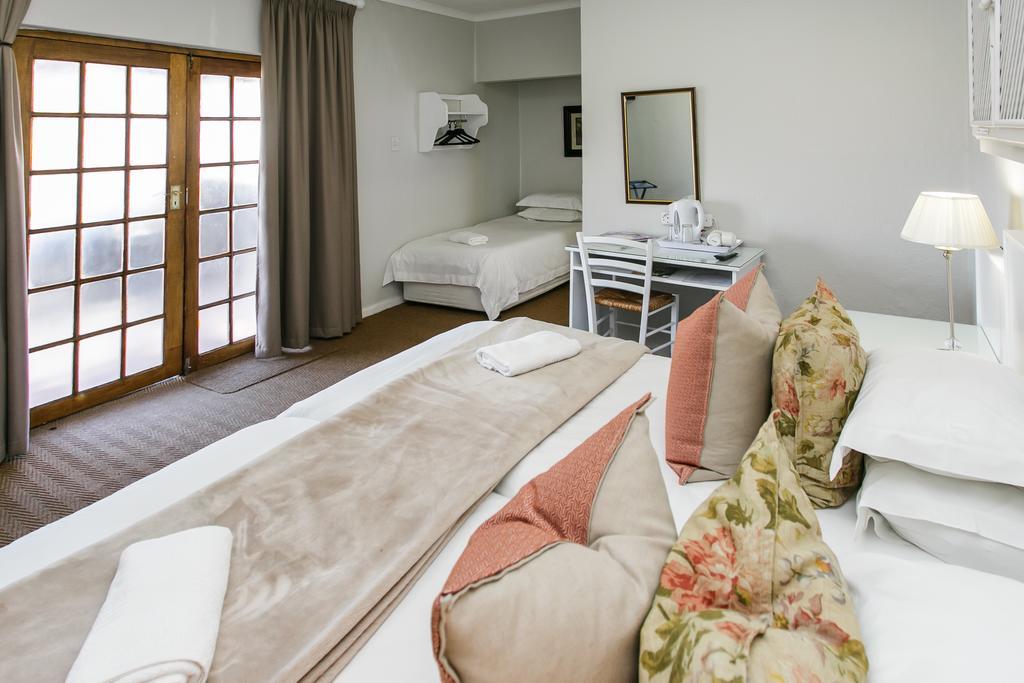 Wagon Wheel Country Lodge Бофорт-Уэст Экстерьер фото