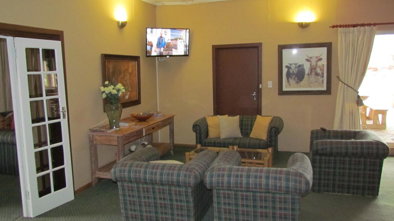 Wagon Wheel Country Lodge Бофорт-Уэст Экстерьер фото