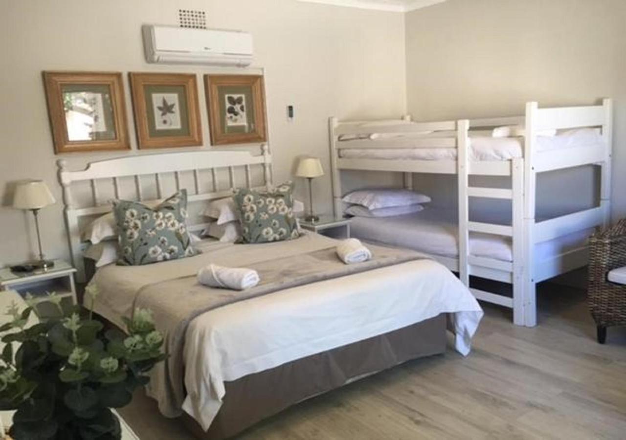 Wagon Wheel Country Lodge Бофорт-Уэст Экстерьер фото
